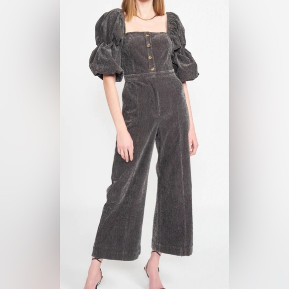 En Saison Pants - An adorable corduroy jumpsuit. Perfect for a date night or running around town.